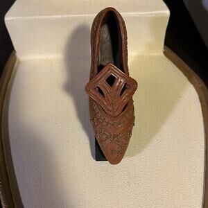 Just the Right Shoe Courtly Riches